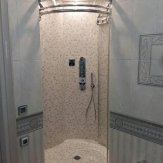 стеклянная душевая кабина в квартире