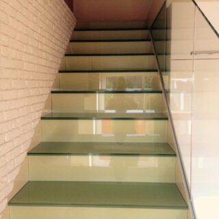 [:ru]лестница из стекла в автосалон[:ua]лестница из стекла в салон[:en]лестница из стекла в салон[:]