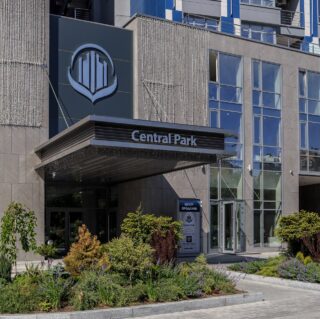 навес из стекла офиса