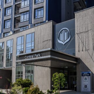 навес из стекла офиса