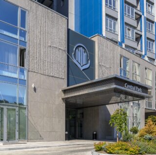 навес из стекла офиса