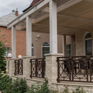 навес из стекла офиса