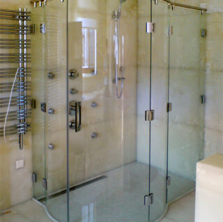стеклянная душевая кабина в квартире