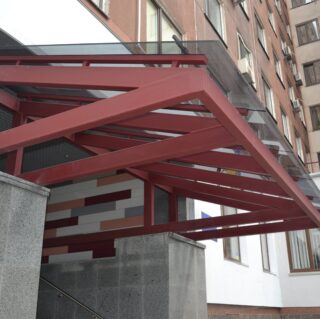 навес из стекла офиса