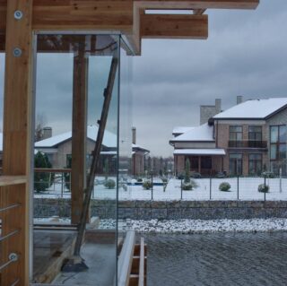 стеклянная прозрачная беседка 