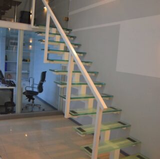 [:ru]лестница из стекла в автосалон[:ua]лестница из стекла в салон[:en]лестница из стекла в салон[:]