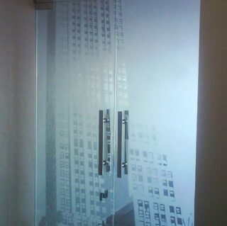 стеклянная перегородка из закаленного стекла