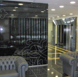 стеклянная перегородка из закаленного стекла