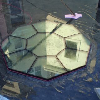 изготовление стеклянных полов
