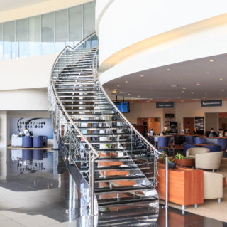 [:ru]лестница из стекла в автосалон[:ua]лестница из стекла в салон[:en]лестница из стекла в салон[:]