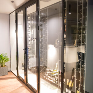 стеклянная перегородка из закаленного стекла