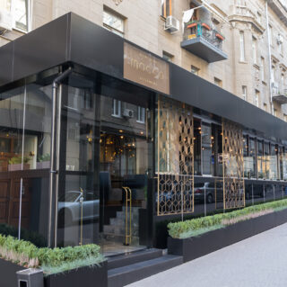 стеклянная прозрачная беседка 