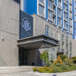 навес из стекла офиса