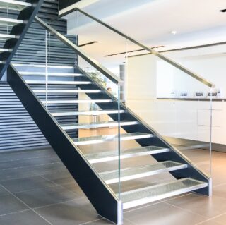 [:ru]лестница из стекла в автосалон[:ua]лестница из стекла в салон[:en]лестница из стекла в салон[:]