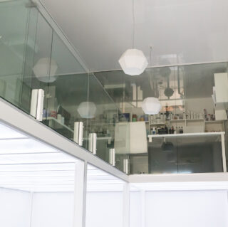 стеклянная перегородка из закаленного стекла