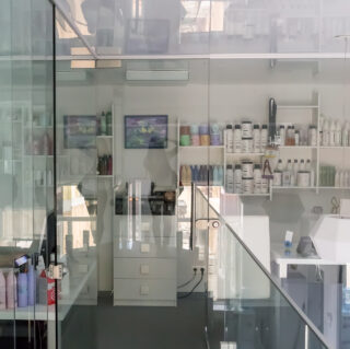 стеклянная перегородка из закаленного стекла