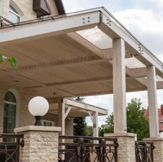 навес из стекла офиса