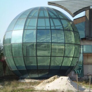 стеклянная прозрачная беседка 