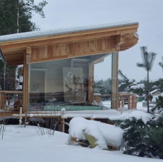 стеклянная прозрачная беседка 