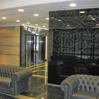 стеклянная перегородка из закаленного стекла