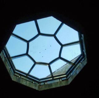 изготовление стеклянных полов